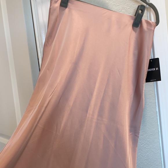 New with tags, Blush pink satin skirt. - Picture 8 of 9